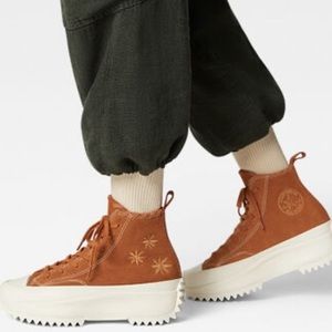 NWB Converse Exclusive RunStar Platform Embroidered Floral Rust suede material